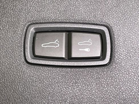 New 2025 Porsche Cayenne Turbo image 22