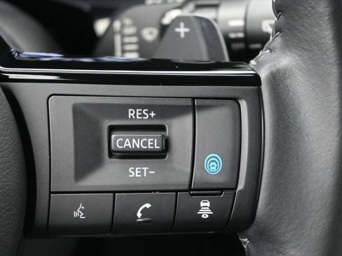 Used 2024 Nissan Pathfinder SL w/ SL Premium Package FWD image 7