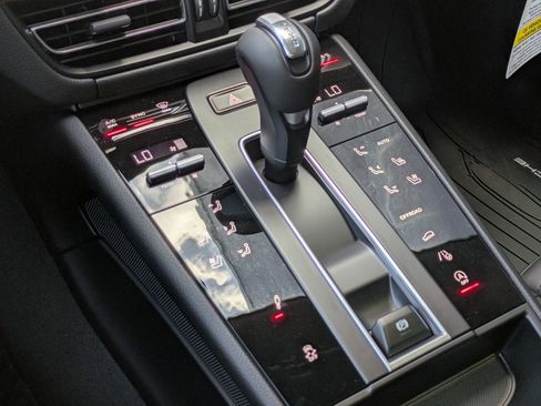 New 2025 Porsche Macan image 20