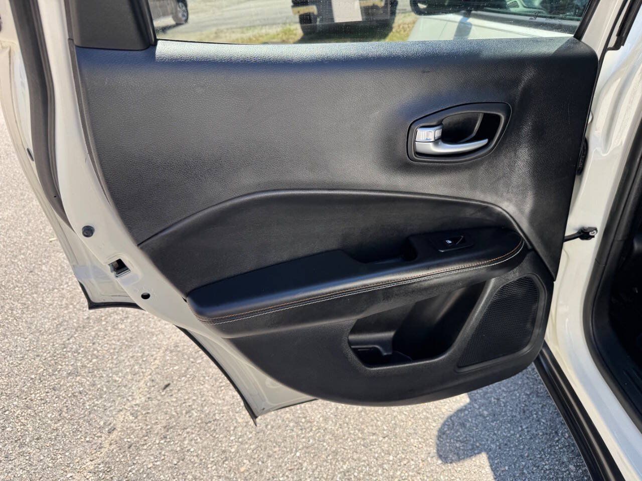 Used 2019 Jeep Compass Latitude AWD/4WD image 43