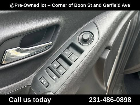 Used 2020 Chevrolet Trax LS AWD/4WD image 16