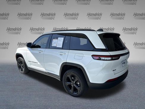 Used 2023 Jeep Grand Cherokee Limited w/ Black Appearance Package image 7