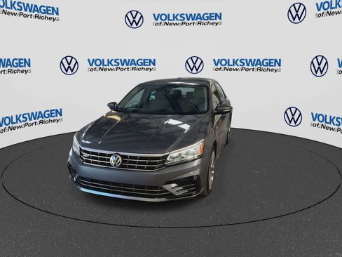 Used 2018 Volkswagen Passat 2.0T R-Line FWD image 3