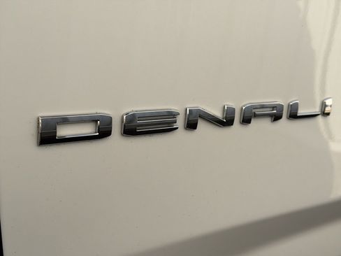 Used 2025 GMC Yukon Denali image 22