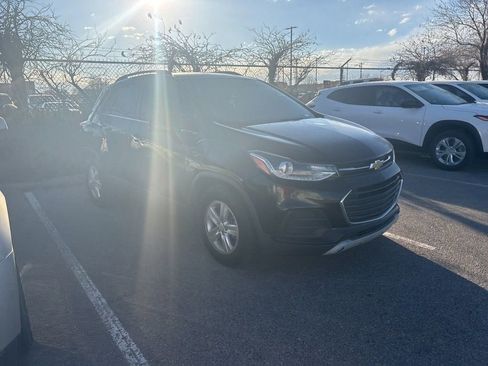 Used 2020 Chevrolet Trax LT w/ LT Convenience Package image 1