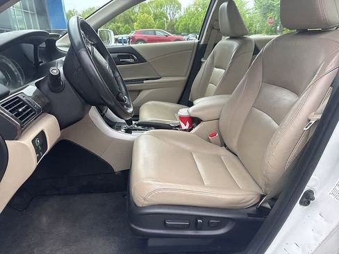 Used 2017 Honda Accord Touring image 10