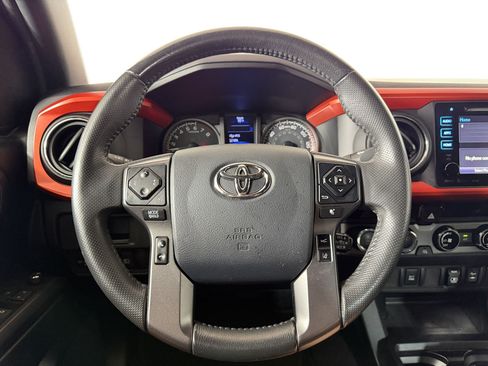 Used 2018 Toyota Tacoma TRD Off-Road AWD/4WD image 9