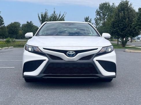 Used 2021 Toyota Camry SE w/ Cold Weather Package FWD image 2