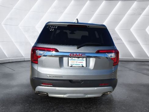 Used 2023 GMC Acadia SLE image 6