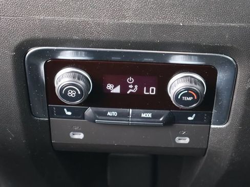 Used 2024 Chevrolet Tahoe Premier AWD/4WD image 21