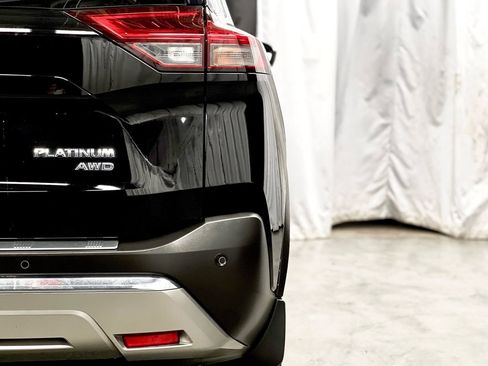 Used 2021 Nissan Rogue Platinum image 11