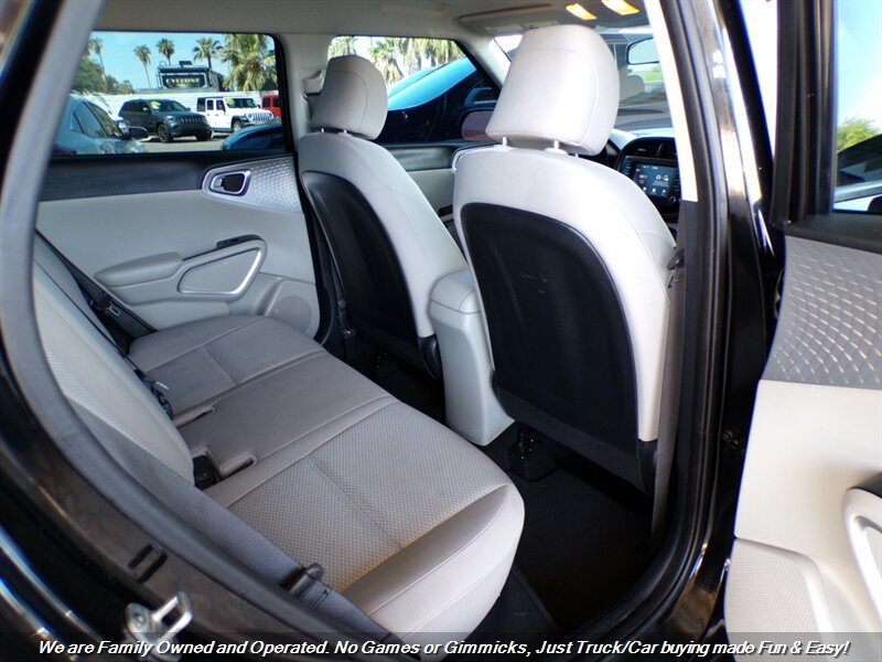 Used 2020 Kia Soul LX FWD image 24