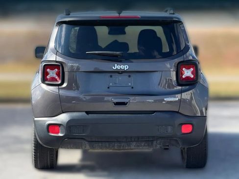 Used 2018 Jeep Renegade Latitude image 4