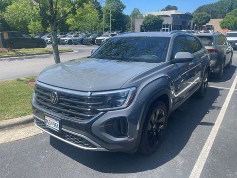 Used 2024 Volkswagen Atlas Cross Sport SE image 1