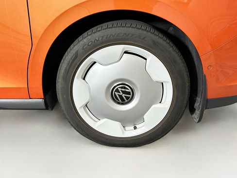 Used 2025 Volkswagen ID. Buzz 1st Edition RWD image 11