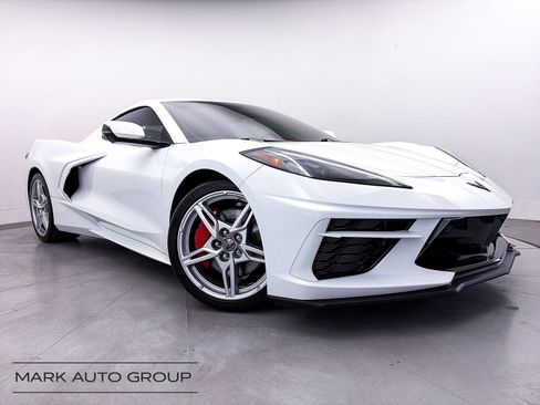 Used 2021 Chevrolet Corvette Stingray Premium Cpe w/ Z51 Performance Package RWD image 1