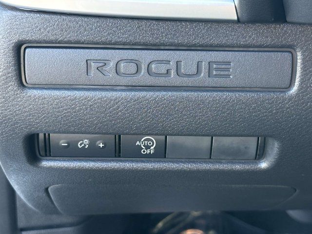 Used 2023 Nissan Rogue S AWD/4WD image 3