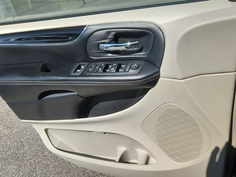Used 2019 Dodge Grand Caravan SXT FWD image 8