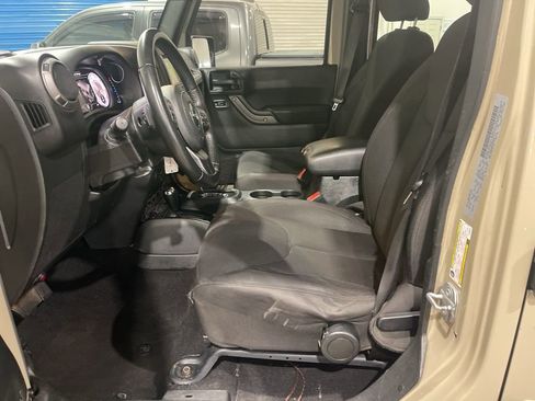 Used 2018 Jeep Wrangler Unlimited Sport S AWD/4WD image 8