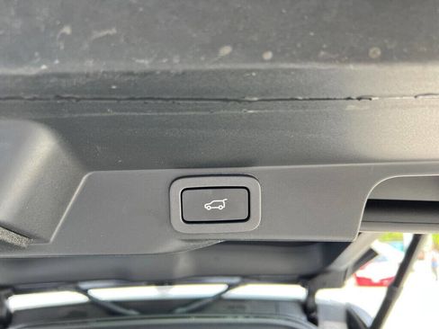 Used 2015 Land Rover Range Rover Sport SE image 26