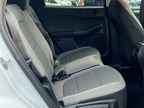 Used 2022 Ford Escape SE image 15