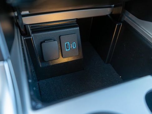 Used 2024 Ford Explorer XLT w/ Equipment Group 202A image 29