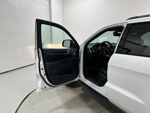 Used 2017 Jeep Grand Cherokee Trailhawk AWD/4WD image 25