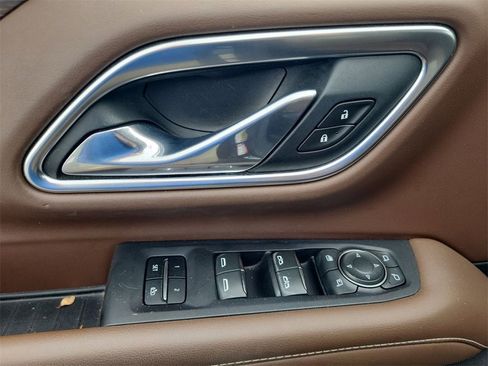 Used 2021 Chevrolet Suburban High Country w/ Premium Package image 24