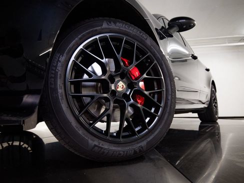 Used 2017 Porsche Macan GTS AWD/4WD image 12