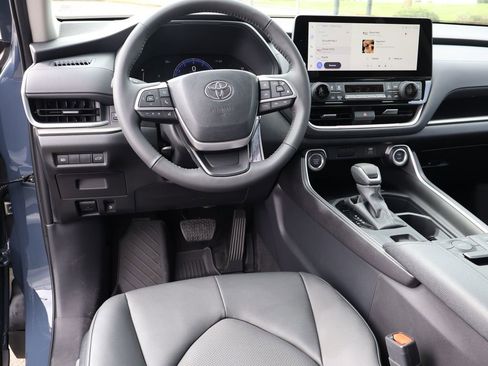 New 2026 Toyota Grand Highlander XLE AWD/4WD image 24