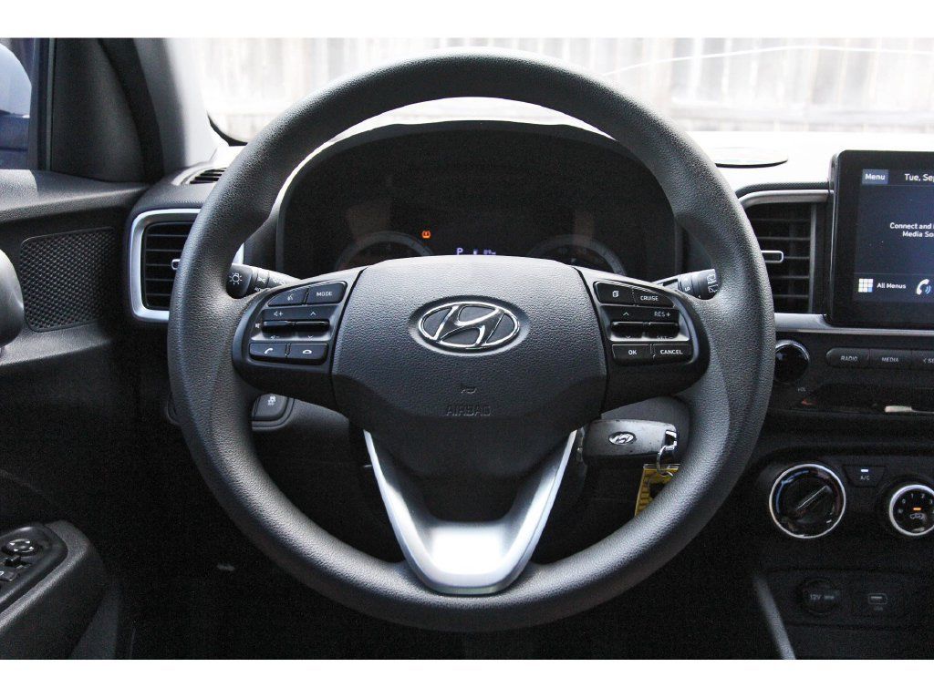 Used 2021 Hyundai Venue SE FWD image 16