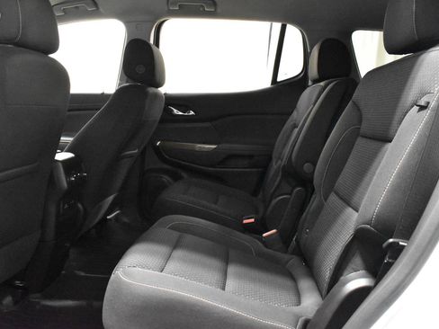 Used 2023 GMC Acadia SLE w/ Driver Convenience Package image 5