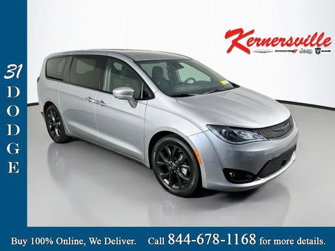 Used 2019 Chrysler Pacifica Touring Plus w/ Advanced Safetytec Group FWD image 1