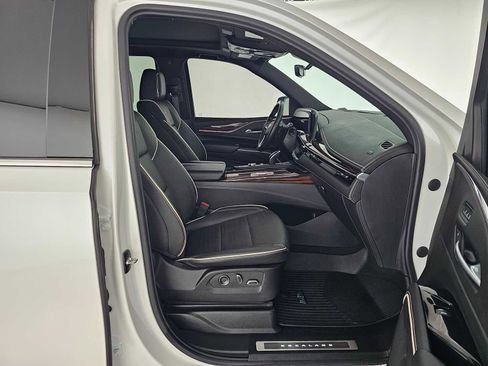Used 2023 Cadillac Escalade Premium Luxury w/ Performance Package image 10