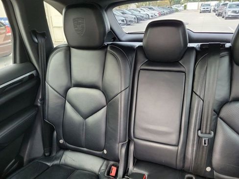 Used 2018 Porsche Cayenne Platinum Edition image 4