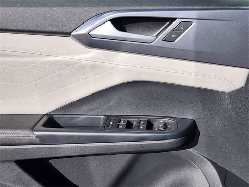 New 2026 Volkswagen Taos SEL image 3