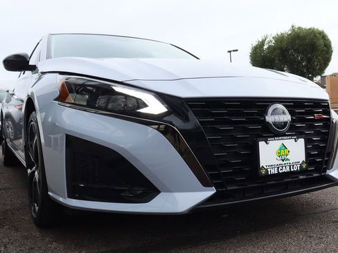 Used 2023 Nissan Altima 2.5 SR image 18