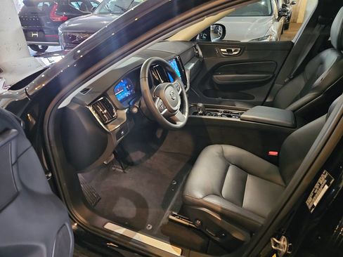 Certified 2025 Volvo XC60 B5 Core AWD/4WD image 18