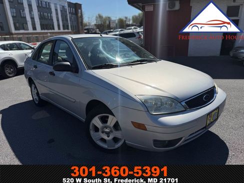 Used 2006 Ford Focus SES FWD image 1