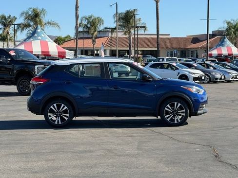 Used 2018 Nissan Kicks SV FWD image 4