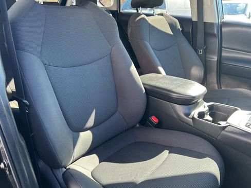 Used 2021 Toyota RAV4 LE image 40