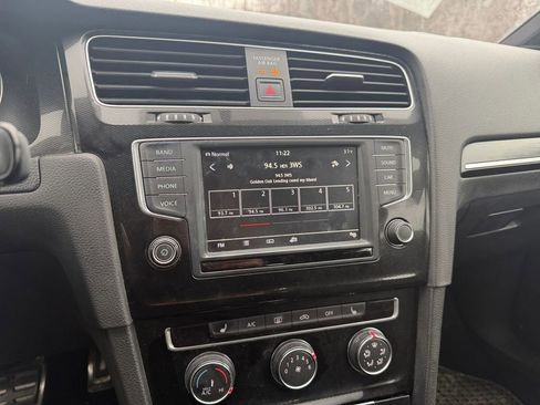 Used 2017 Volkswagen Golf S image 17