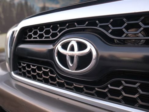 Used 2011 Toyota Tacoma PreRunner w/ SR5 Pkg #2 image 34