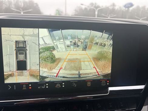 Used 2025 Chevrolet Silverado 1500 ZR2 w/ Technology Package image 40