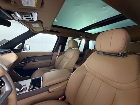 Used 2025 Land Rover Range Rover SE AWD/4WD image 18