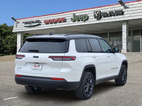 New 2025 Jeep Grand Cherokee L Limited w/ Trailer Tow Package image 5