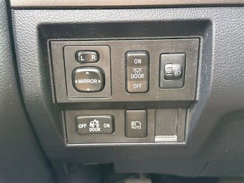 Used 2018 Toyota Tundra SR5 AWD/4WD image 31