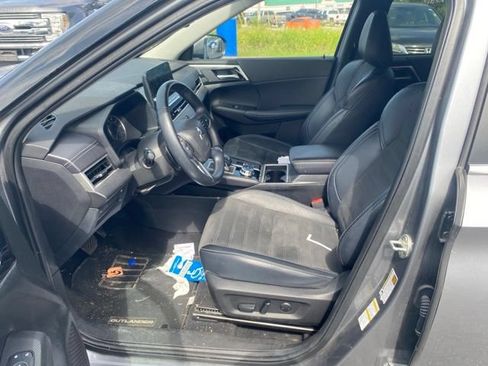 Used 2024 Mitsubishi Outlander AWD image 10