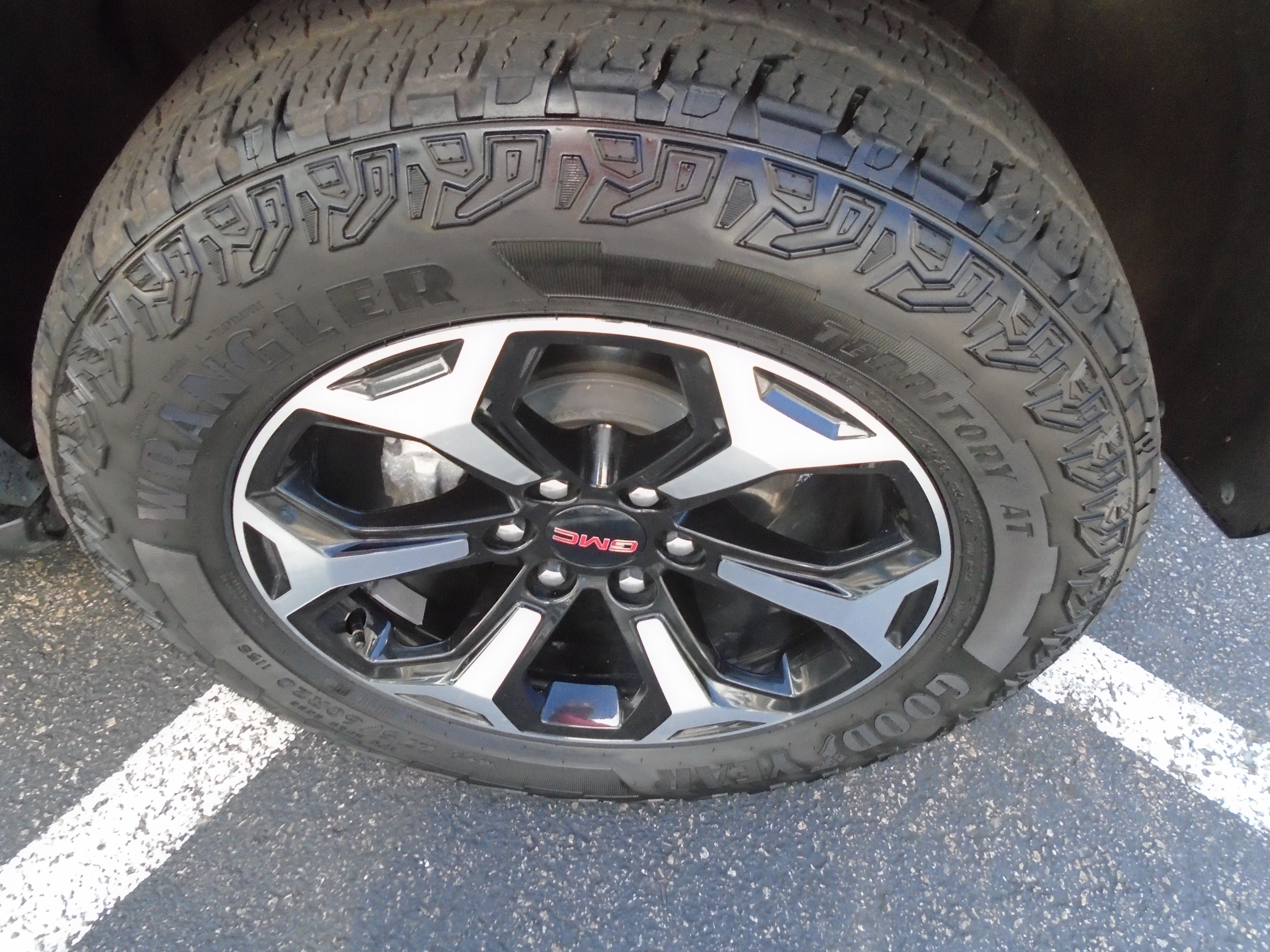 Used 2025 GMC Yukon AT4 AWD/4WD image 22