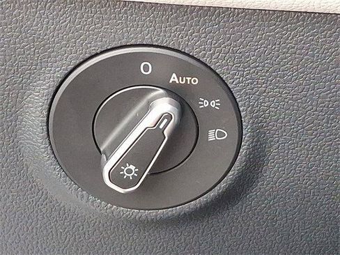 New 2025 Volkswagen Taos SEL image 23